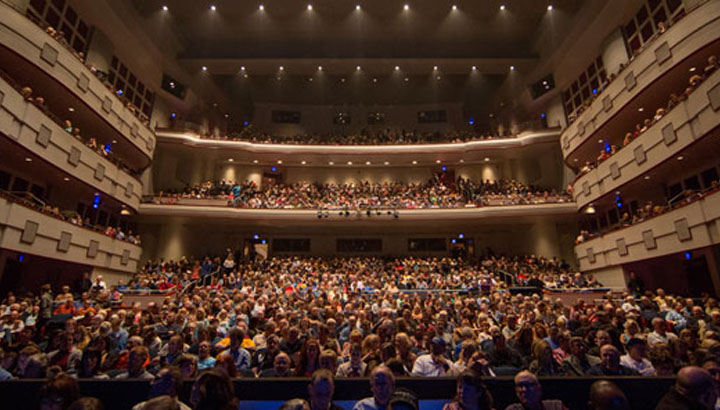 lied crowd